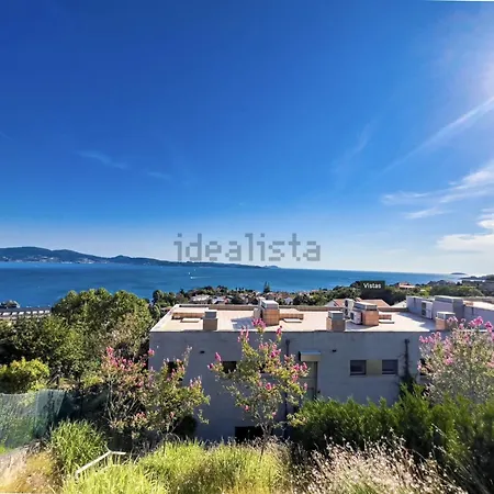 Villa Mirador De *
