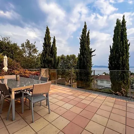 Villa Mirador De *